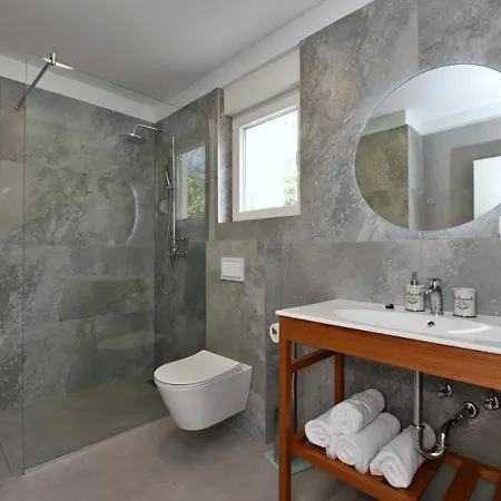 Villa Sophia With Private Swimming Pool Near The Beach!