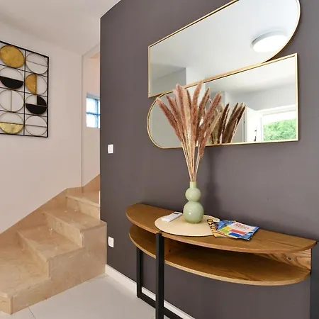 Villa Sophia With Private Swimming Pool Near The Beach!