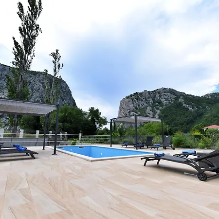 Sophia With Private Swimming Pool Near The Beach! Villa *