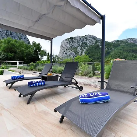 Villa Sophia With Private Swimming Pool Near The Beach! *