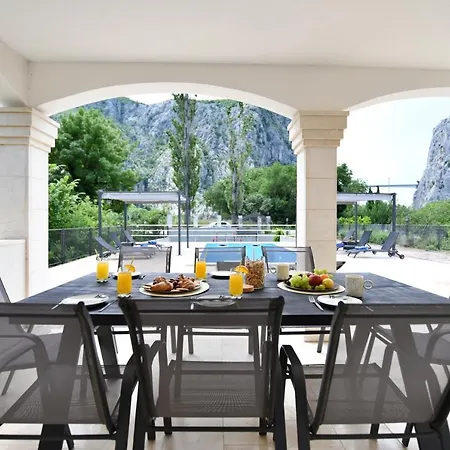 Sophia With Private Swimming Pool Near The Beach! Villa Zakucac