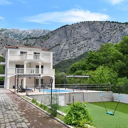 Sophia With Private Swimming Pool Near The Beach! *