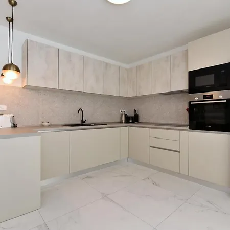 Villa Sophia With Private Swimming Pool Near The Beach!